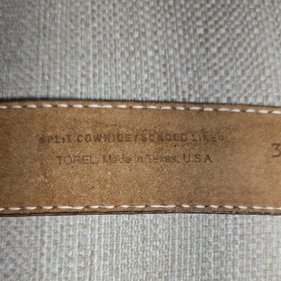 Classic Brown Leather Belt with Gold Buckle - Picture 3 of 7